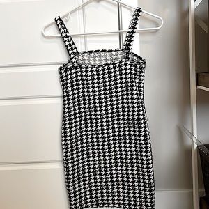 Casual dress. Color: black and white. Size:10/12